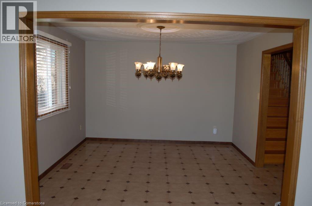 Photo 3 of 30 Hearthside Crescent Unit Upper Leve, Stoney Creek ON