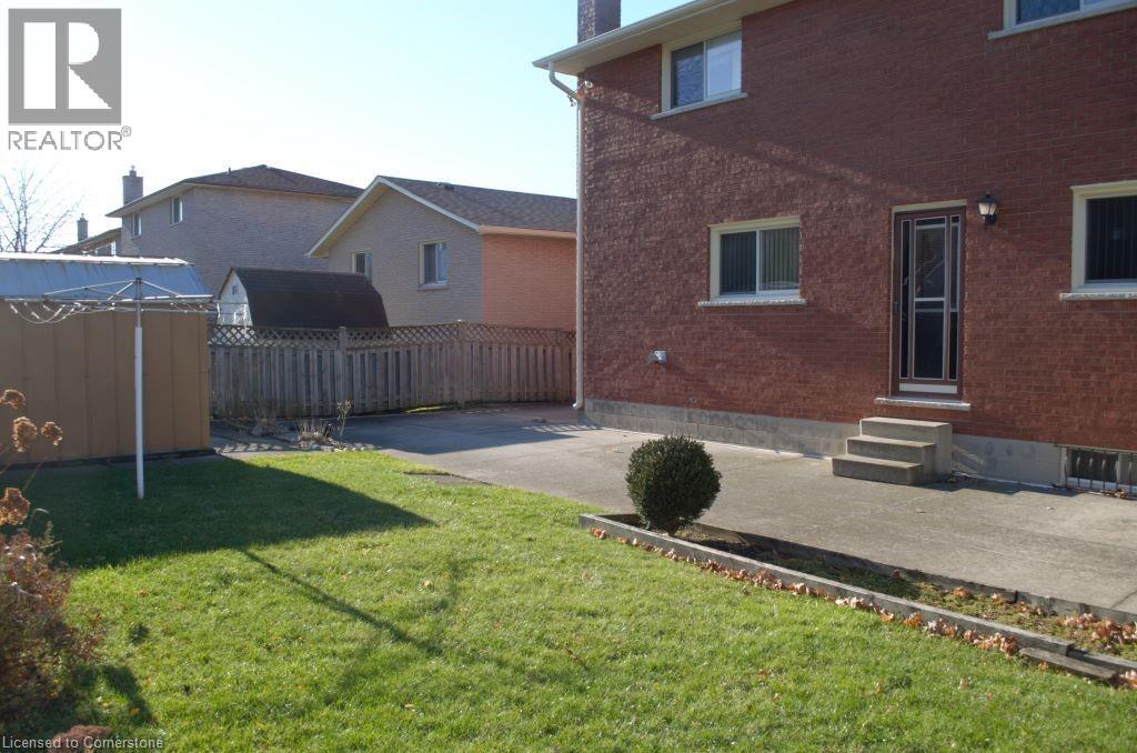 Photo 13 of 30 Hearthside Crescent Unit Upper Leve, Stoney Creek ON