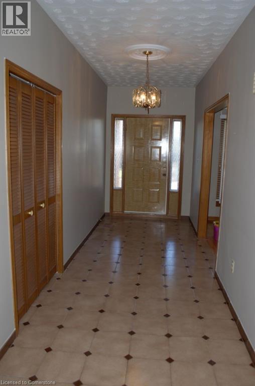 Photo 11 of 30 Hearthside Crescent Unit Upper Leve, Stoney Creek ON
