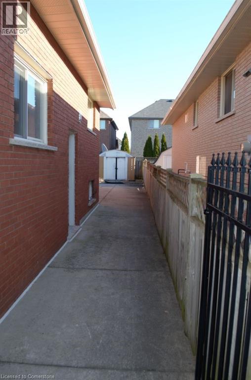Photo 12 of 30 Hearthside Crescent Unit Upper Leve, Stoney Creek ON
