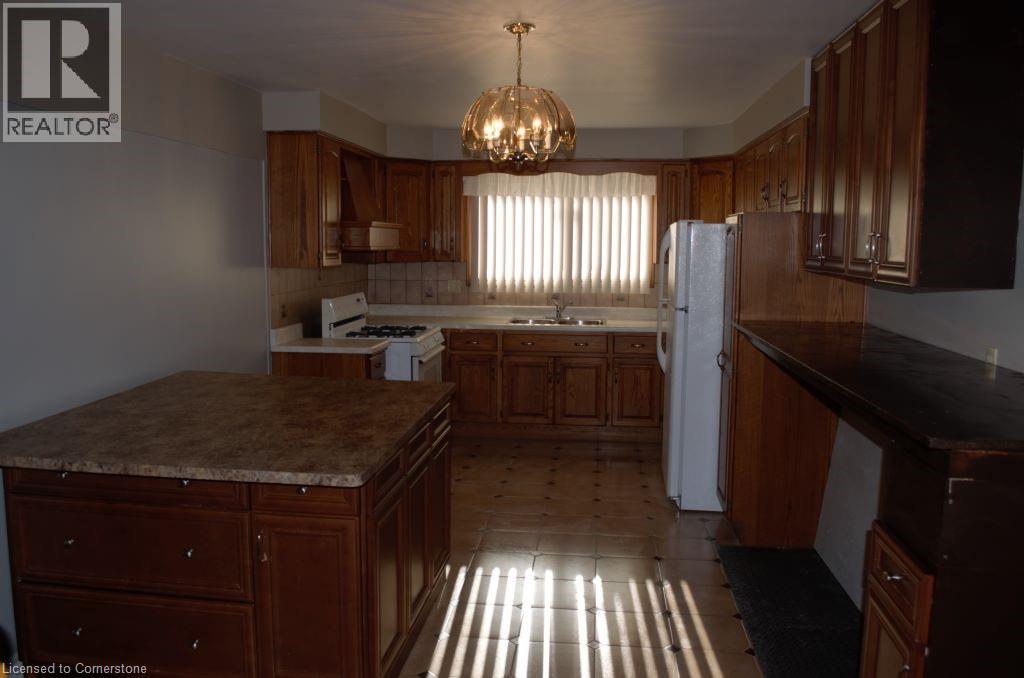 Photo 6 of 30 Hearthside Crescent Unit Upper Leve, Stoney Creek ON
