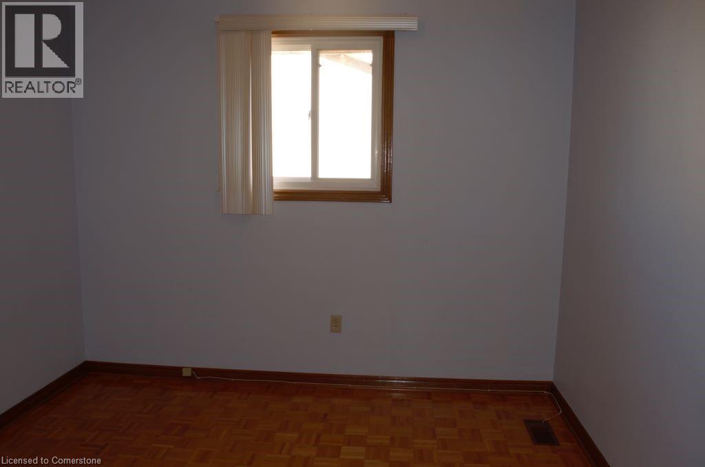 Photo 10 of 30 Hearthside Crescent Unit Upper Leve, Stoney Creek ON