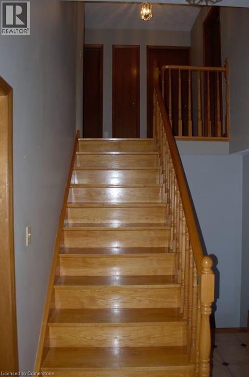 Photo 7 of 30 Hearthside Crescent Unit Upper Leve, Stoney Creek ON