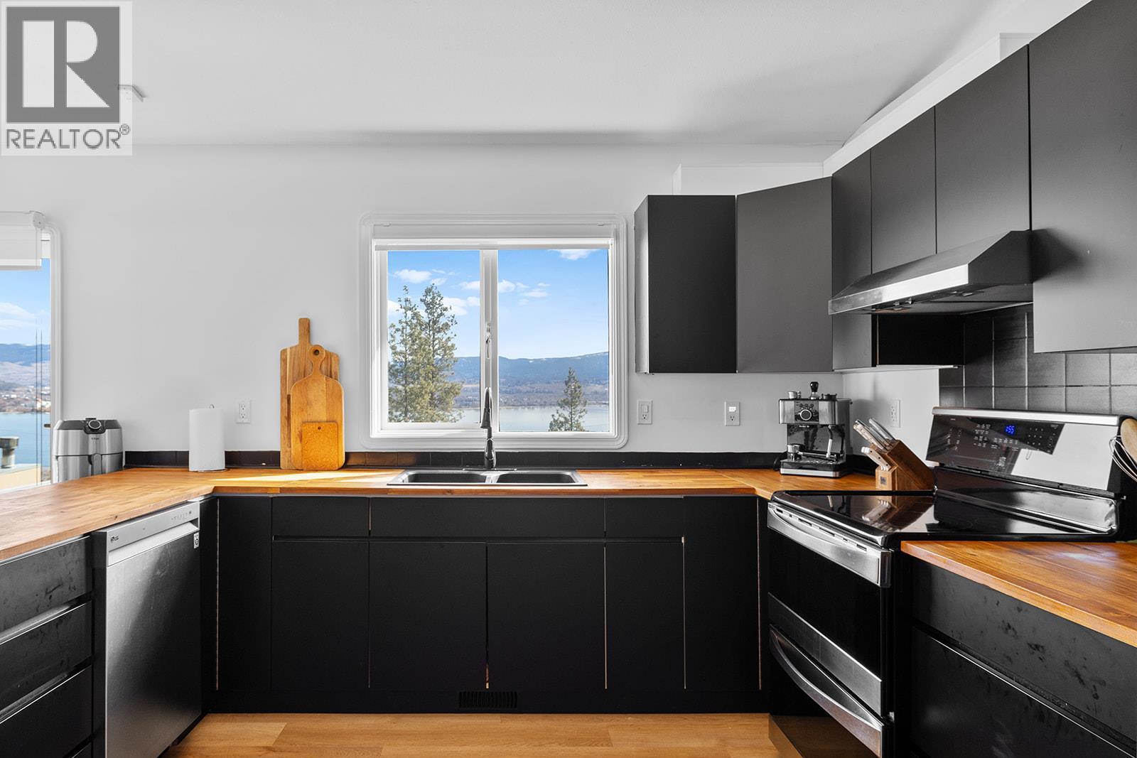 2658 Lakeview Road, West Kelowna