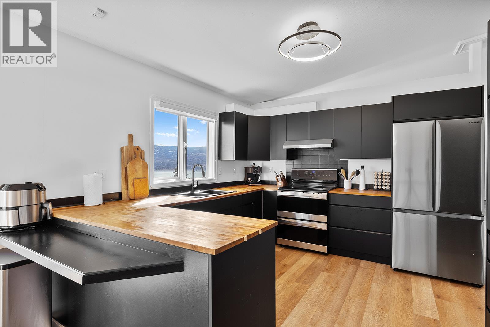  2658 Lakeview Road, West Kelowna