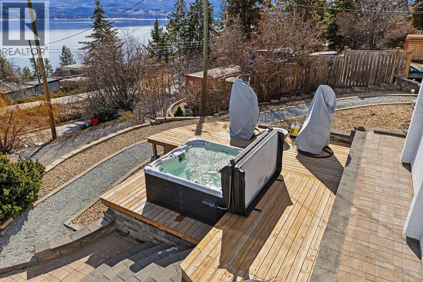 2658 Lakeview Road, West Kelowna