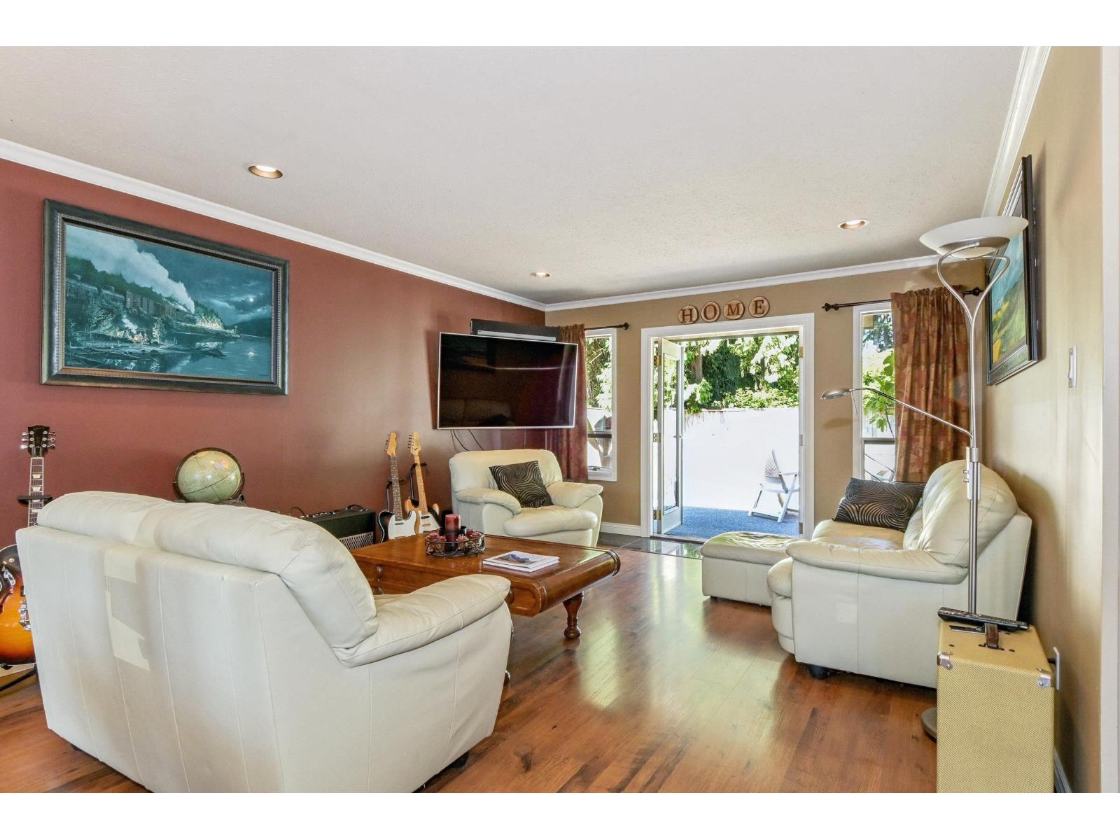 Photo 4 of 4323 200 Street, Langley BC