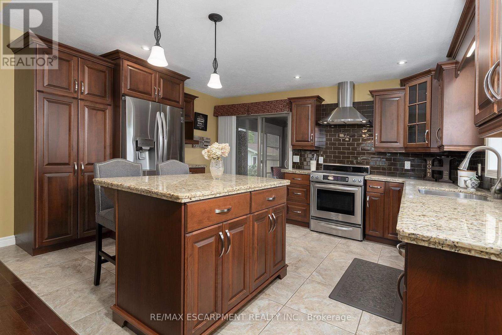 Photo 11 of 6 Wintergreen Crescent, Norfolk ON
