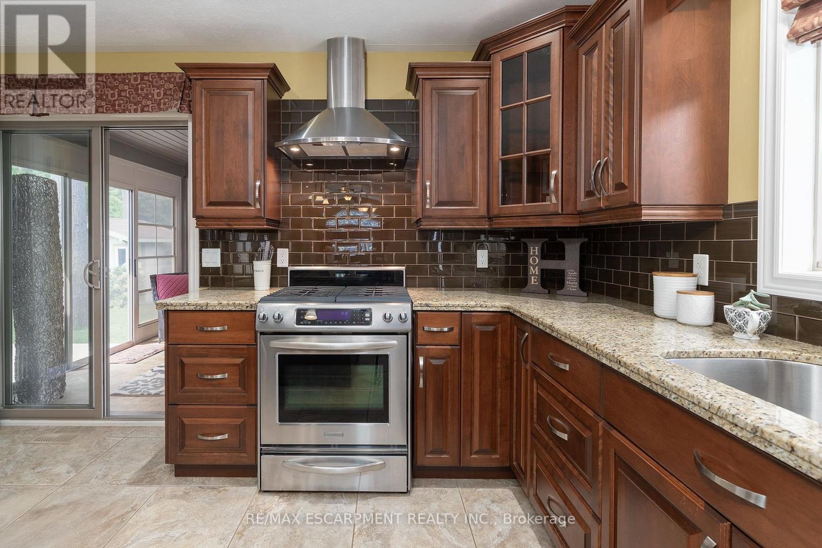 Photo 12 of 6 Wintergreen Crescent, Norfolk ON