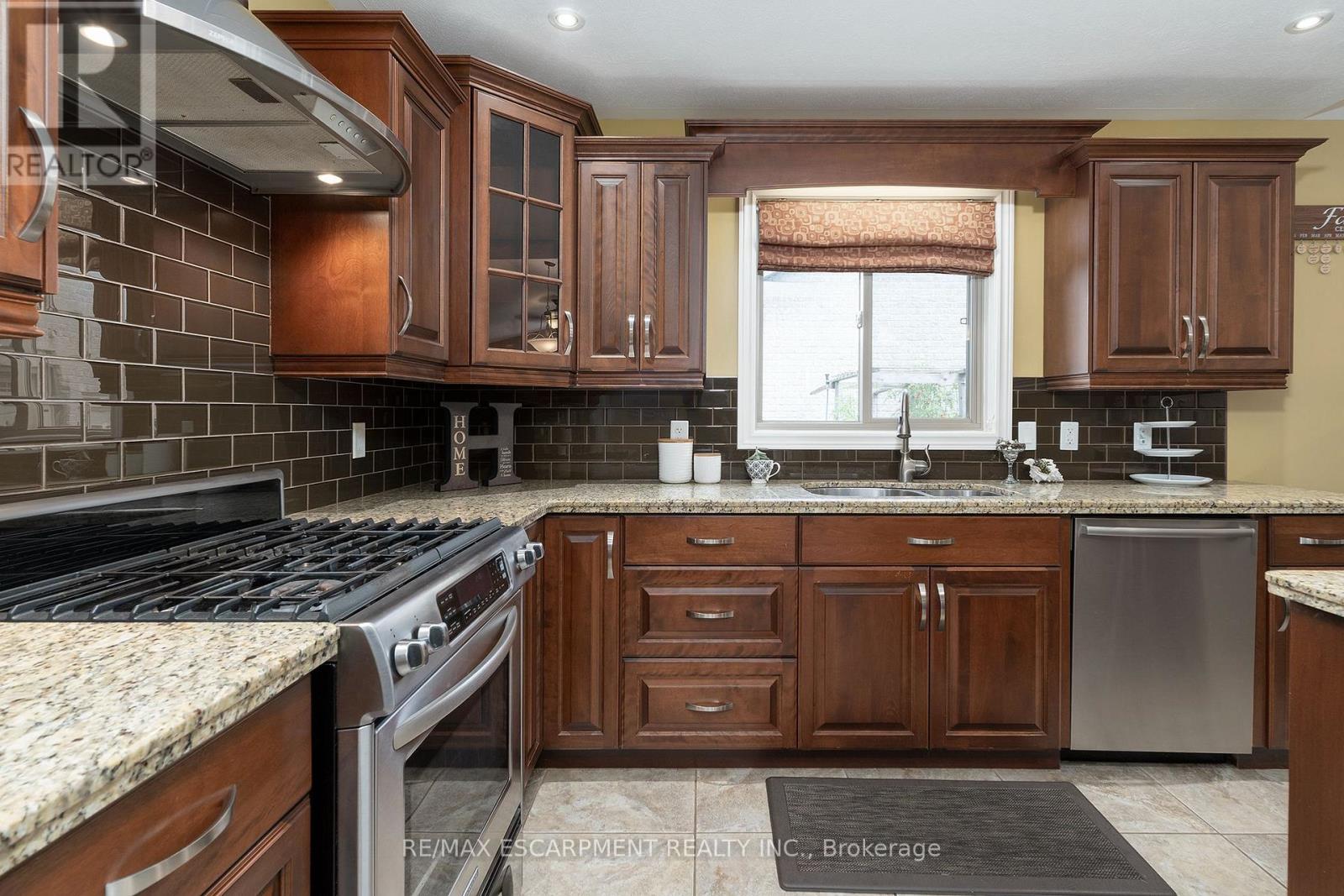 Photo 13 of 6 Wintergreen Crescent, Norfolk ON