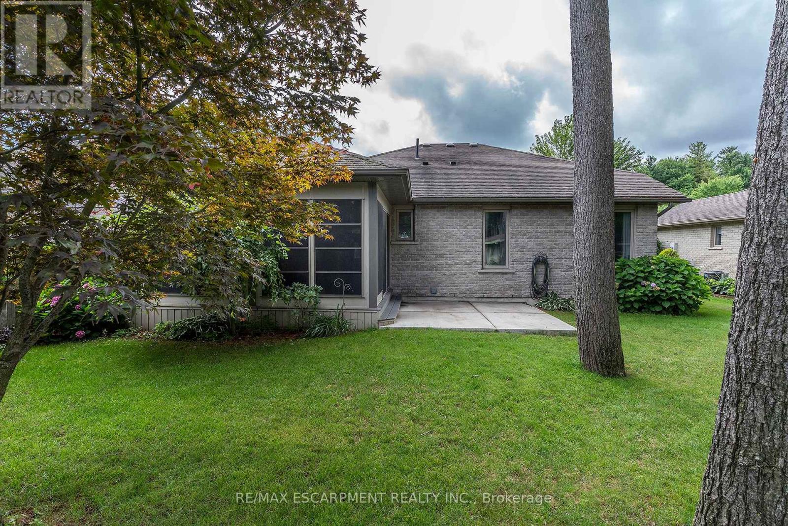 Photo 30 of 6 Wintergreen Crescent, Norfolk ON