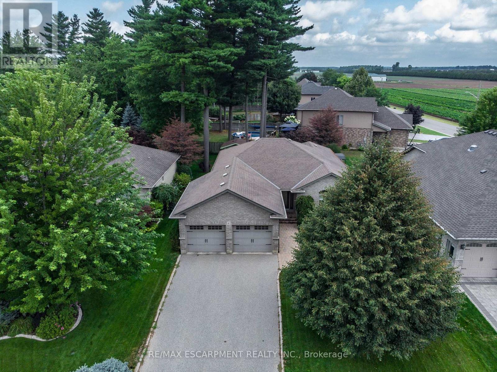 Photo 33 of 6 Wintergreen Crescent, Norfolk ON