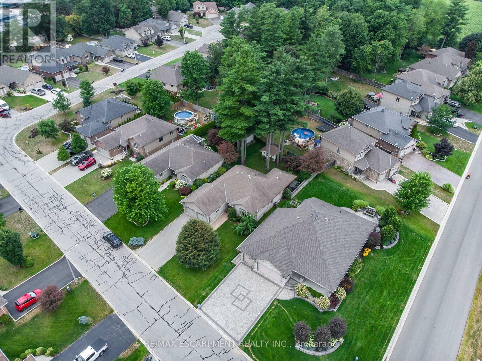 Photo 39 of 6 Wintergreen Crescent, Norfolk ON