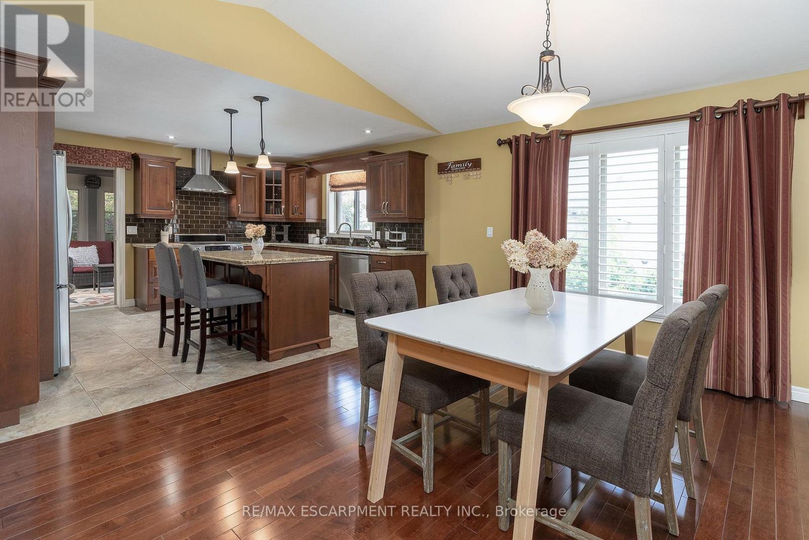 Photo 7 of 6 Wintergreen Crescent, Norfolk ON