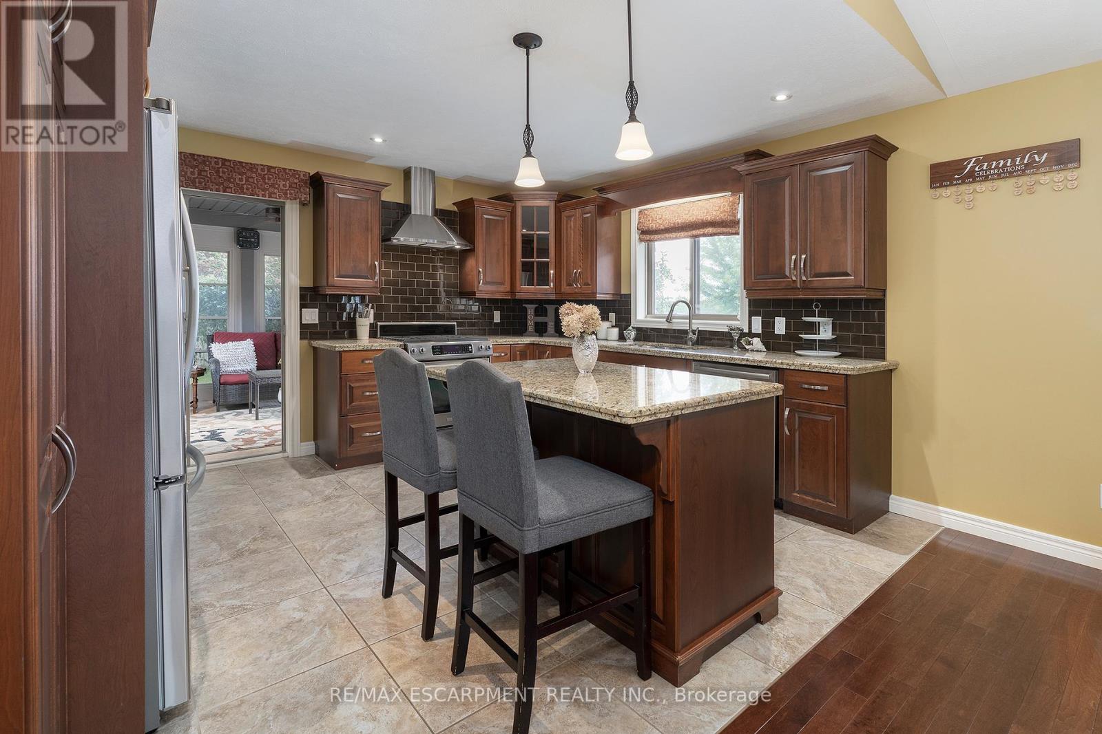 Photo 8 of 6 Wintergreen Crescent, Norfolk ON