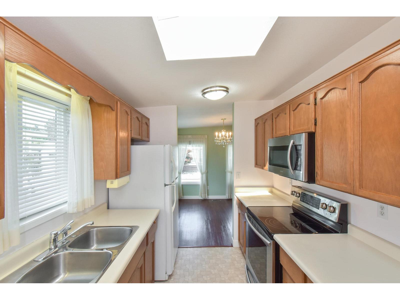 Photo 9 of 86 2303 Cranley Drive, Surrey BC