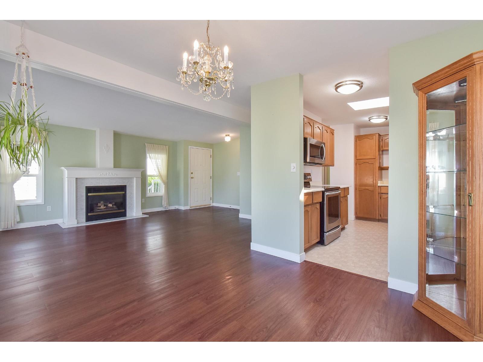 Photo 4 of 86 2303 Cranley Drive, Surrey BC