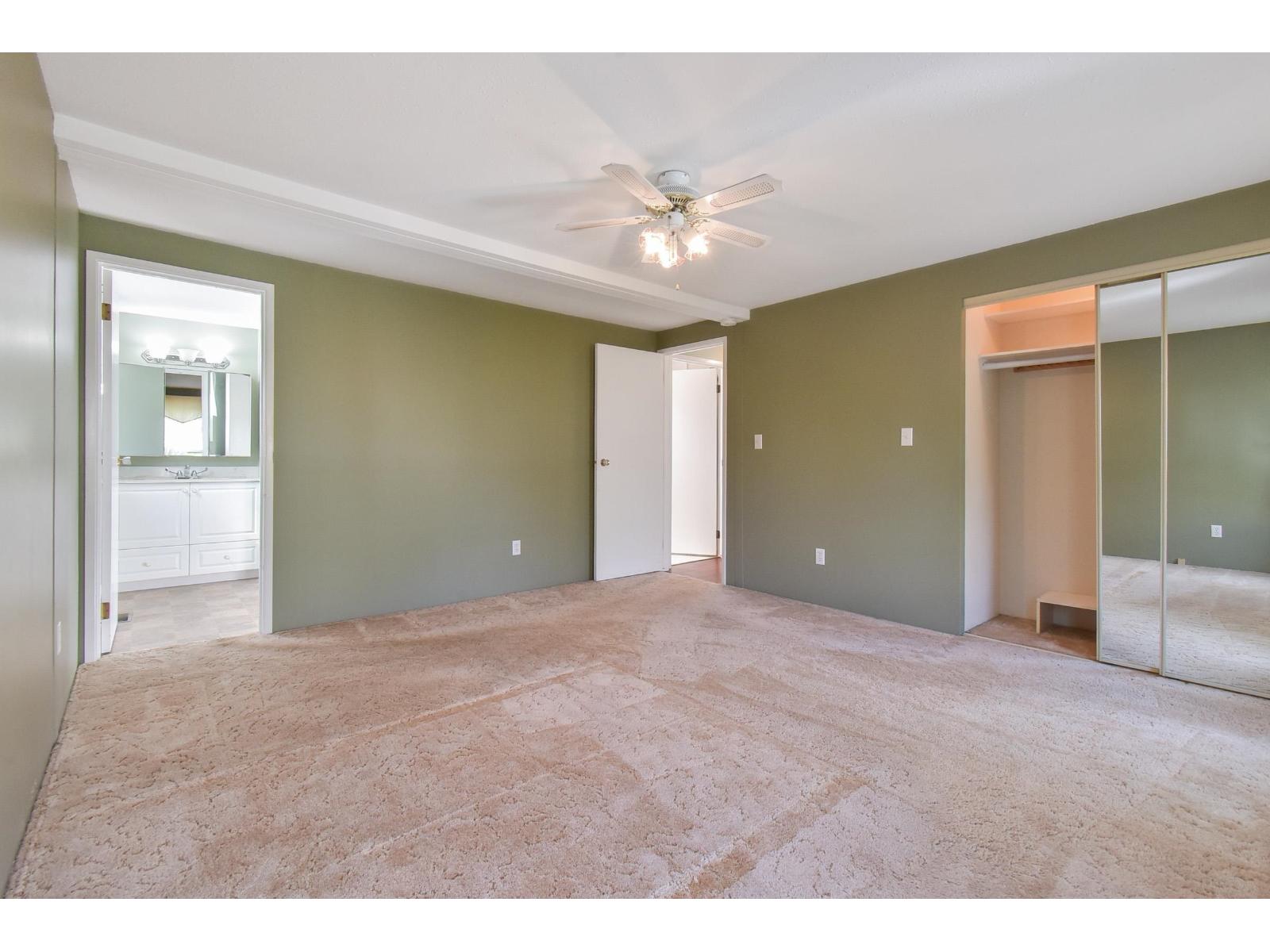Photo 3 of 86 2303 Cranley Drive, Surrey BC