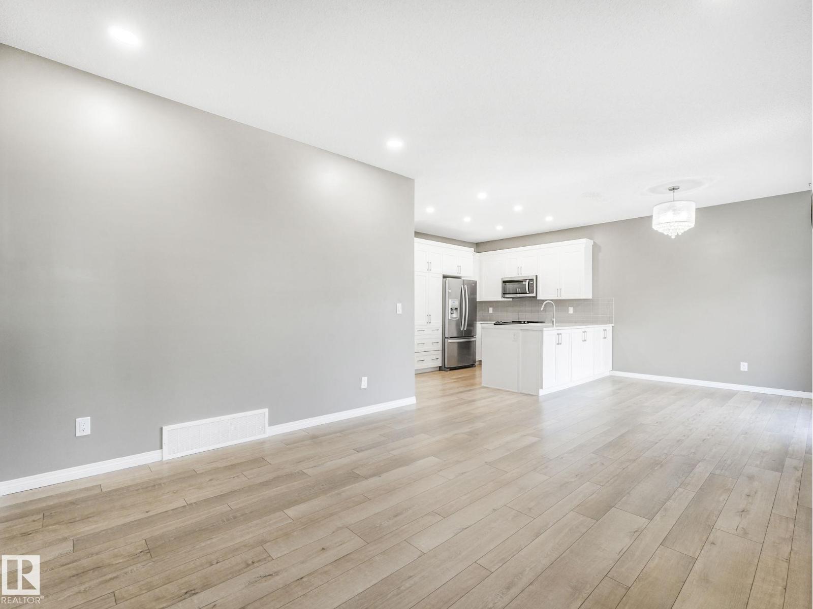 Photo 11 of 1631 203 St Nw, Edmonton AB