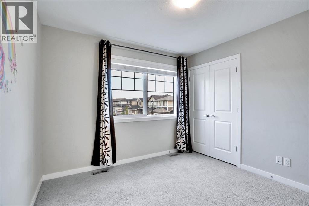 Photo 15 of 21 Kingsbury Close Se, Airdrie AB