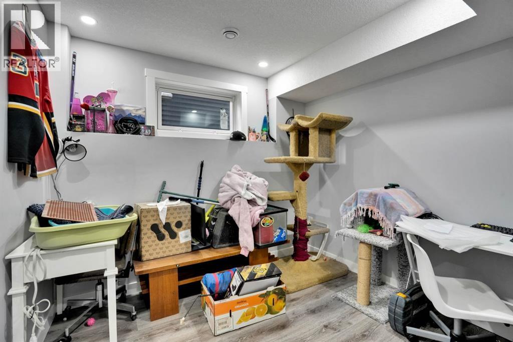 Photo 26 of 21 Kingsbury Close Se, Airdrie AB