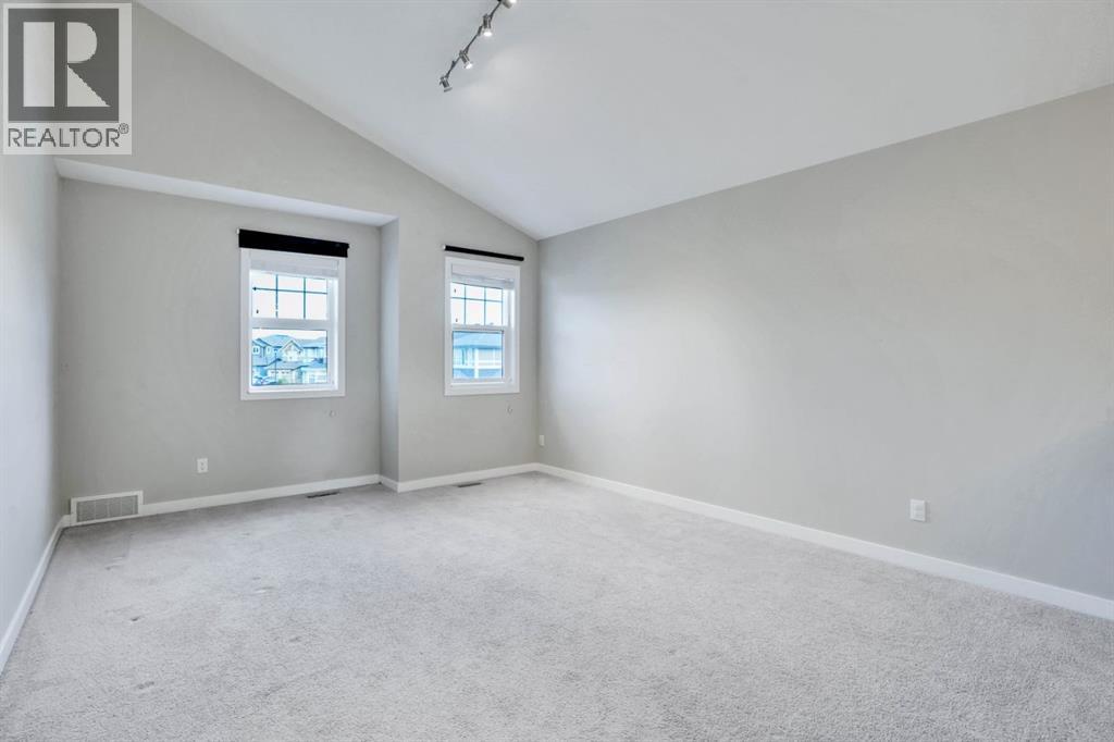 Photo 10 of 21 Kingsbury Close Se, Airdrie AB