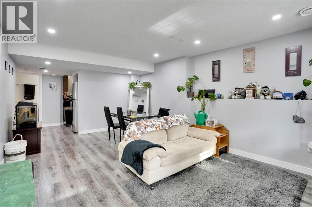 Photo 23 of 21 Kingsbury Close Se, Airdrie AB