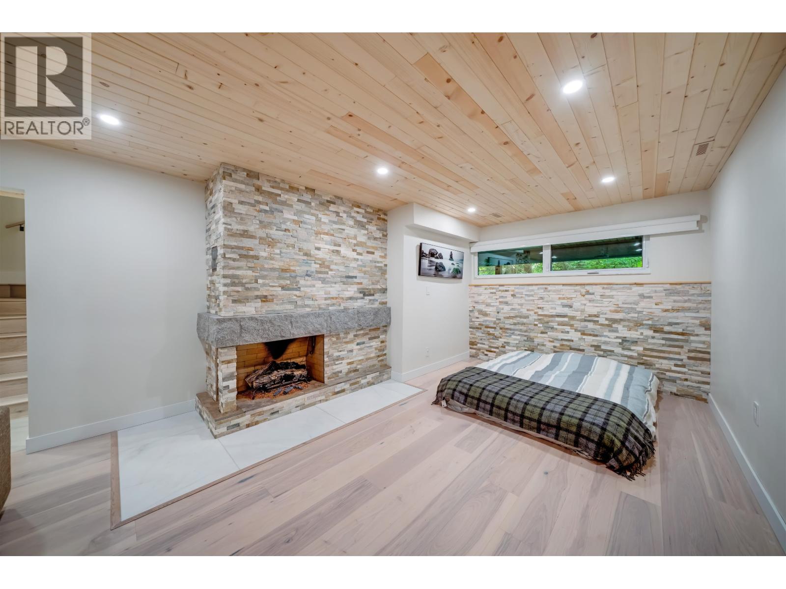 Photo 10 of 867 Frederick Road, North Vancouver BC