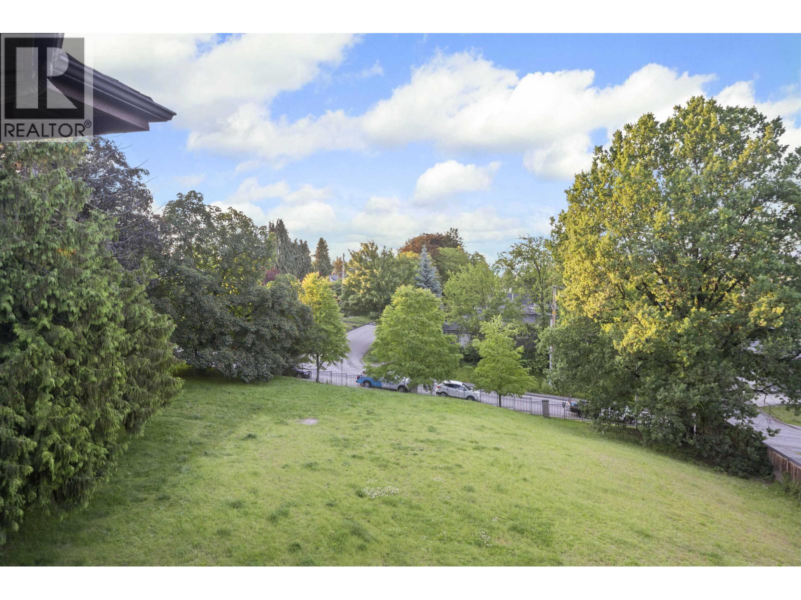 Photo 5 of 3408 240 Sherbrooke Street, New Westminster BC