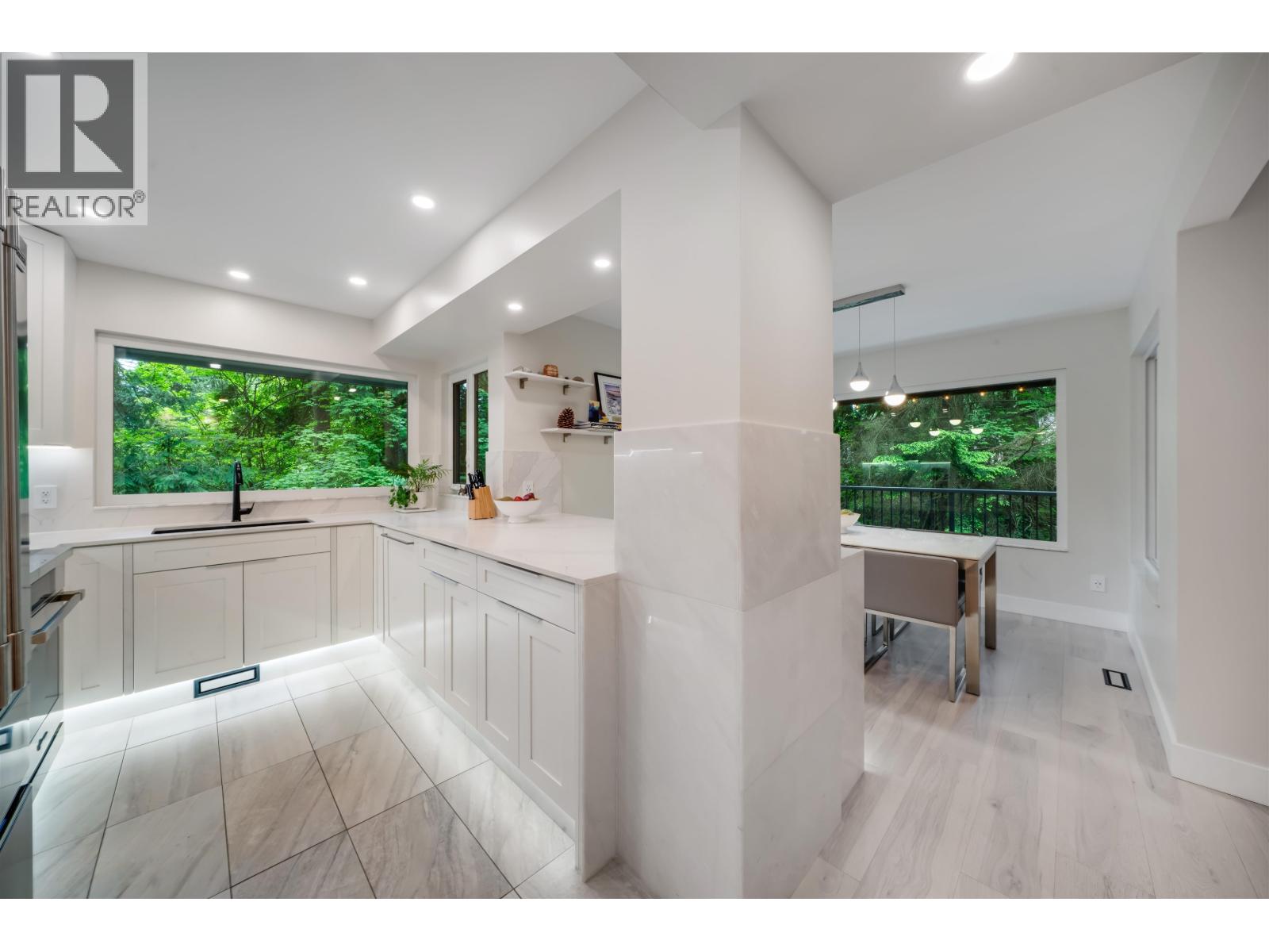 Photo 12 of 867 Frederick Road, North Vancouver BC