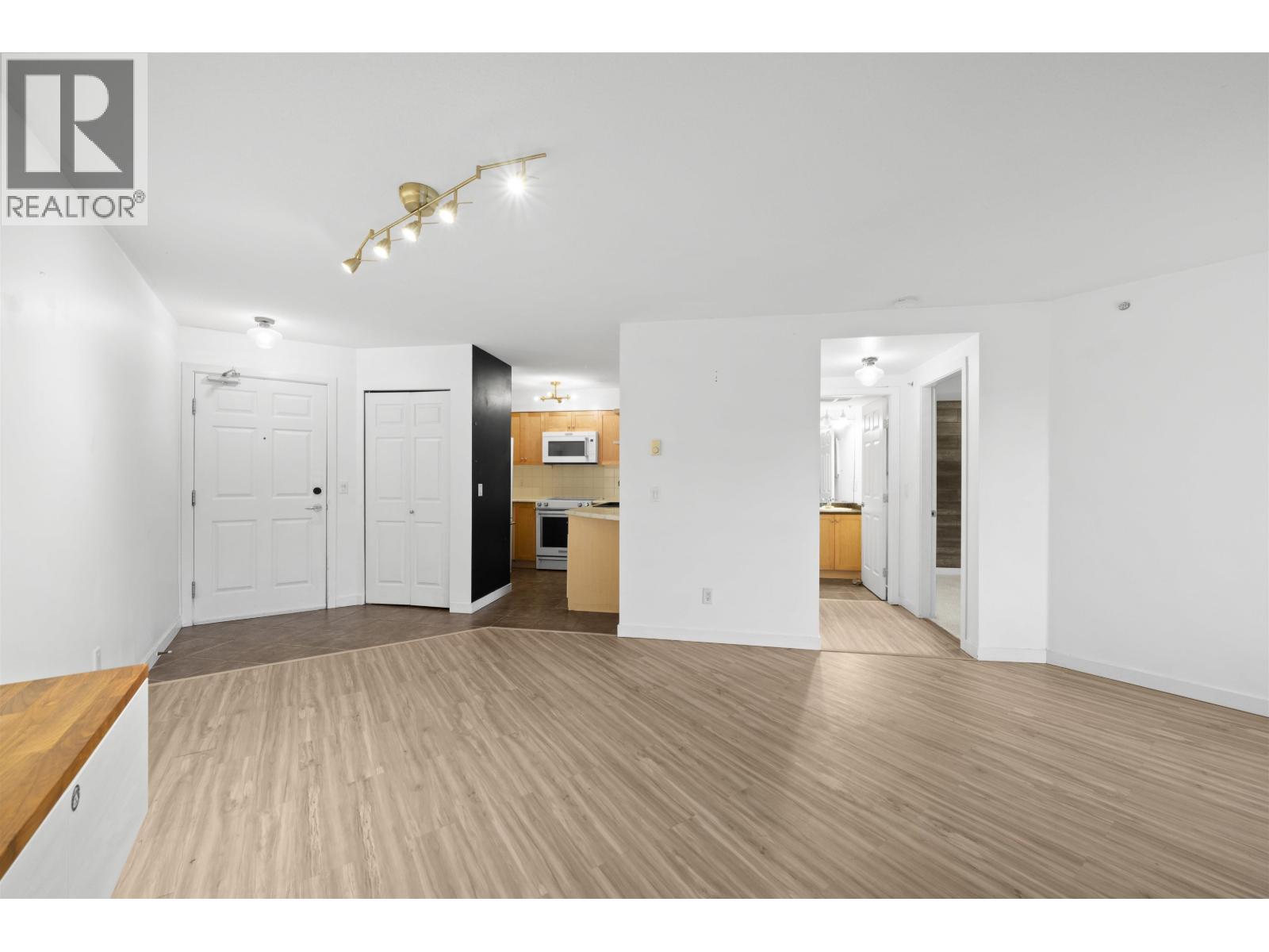Photo 3 of 3408 240 Sherbrooke Street, New Westminster BC
