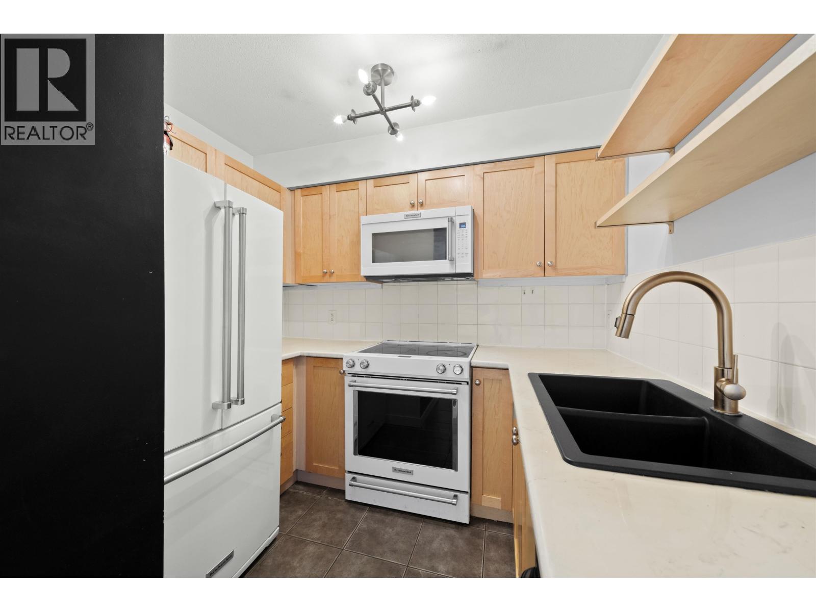 Photo 9 of 3408 240 Sherbrooke Street, New Westminster BC
