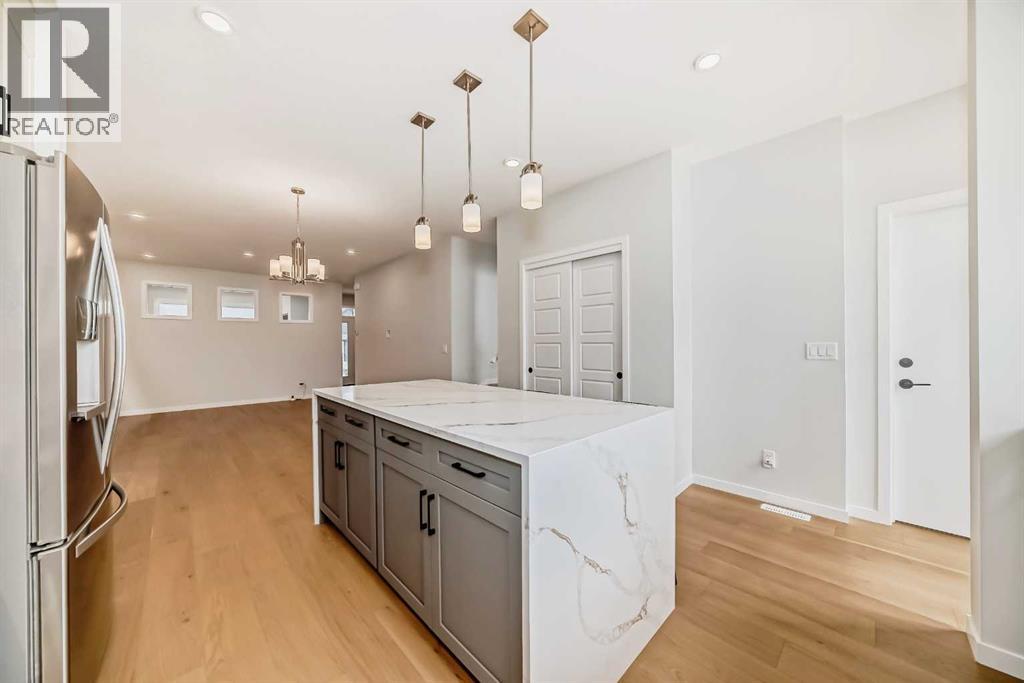 Photo 3 of 153 Edith Way Nw, Calgary AB