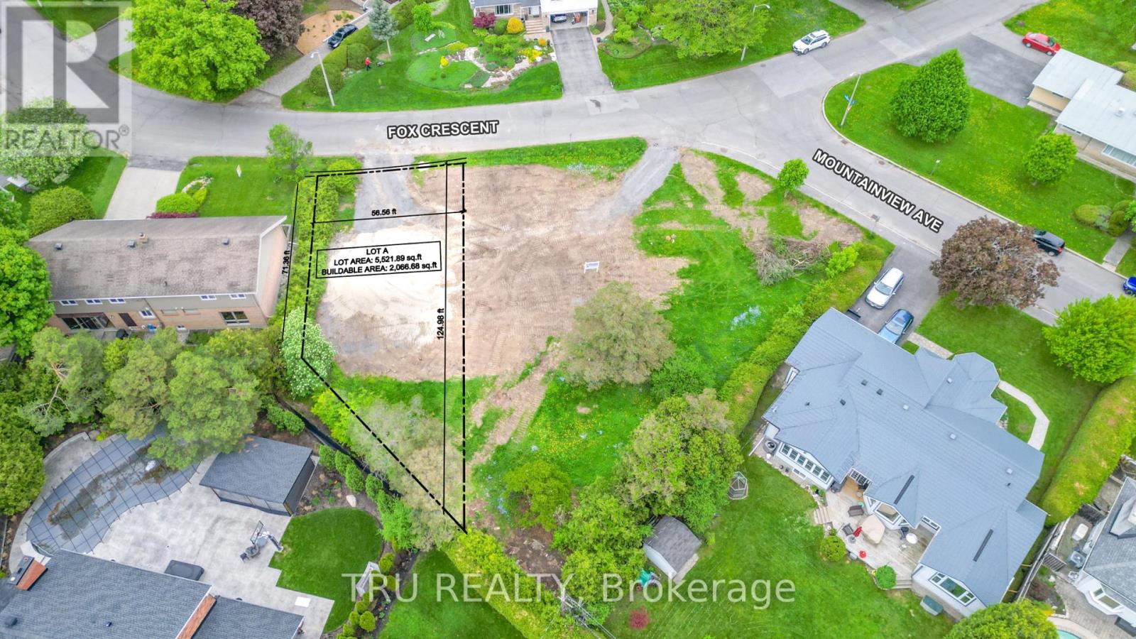 Photo 5 of 2300 Fox Crescent, Ottawa ON