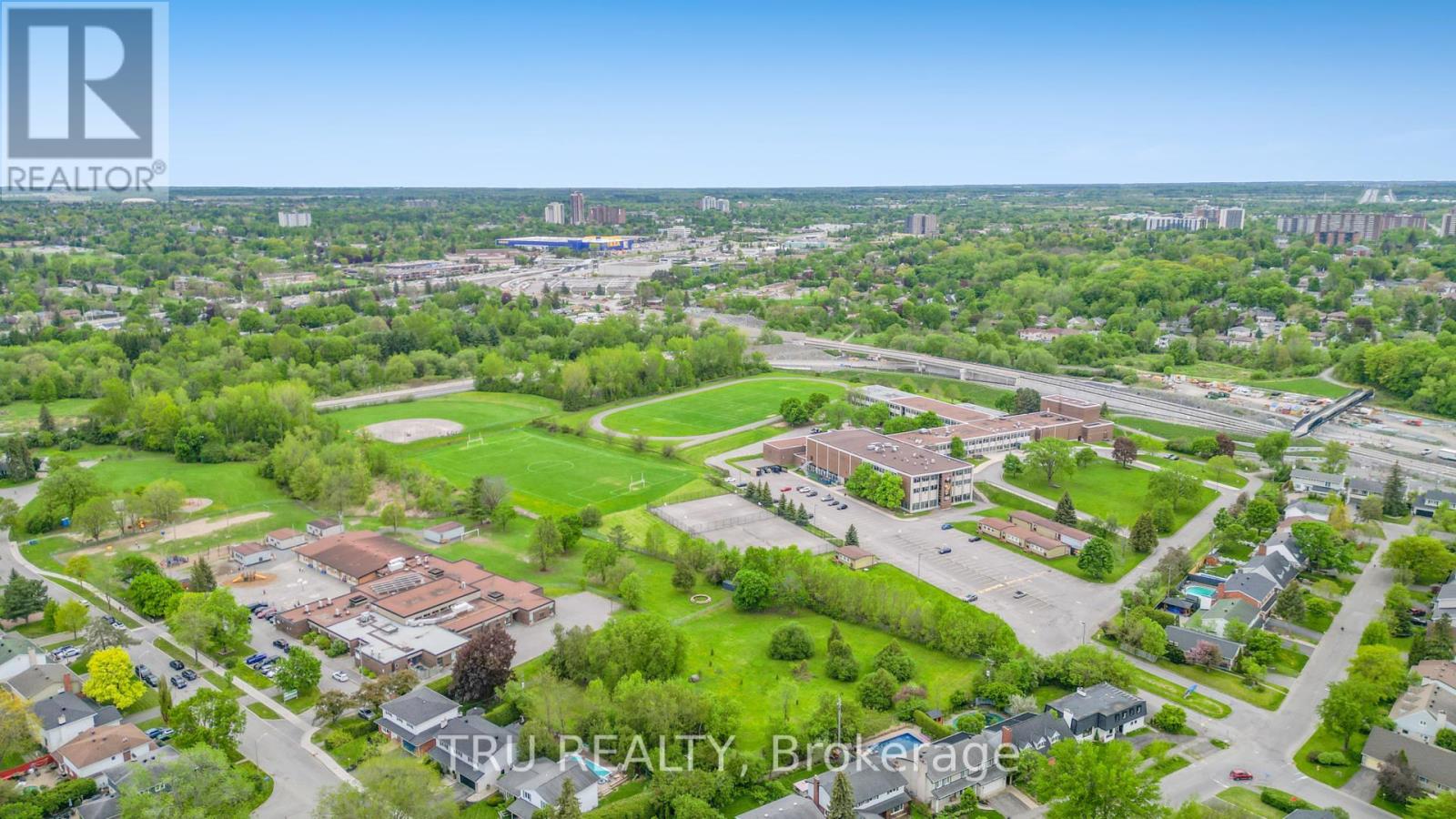 Photo 6 of 2300 Fox Crescent, Ottawa ON
