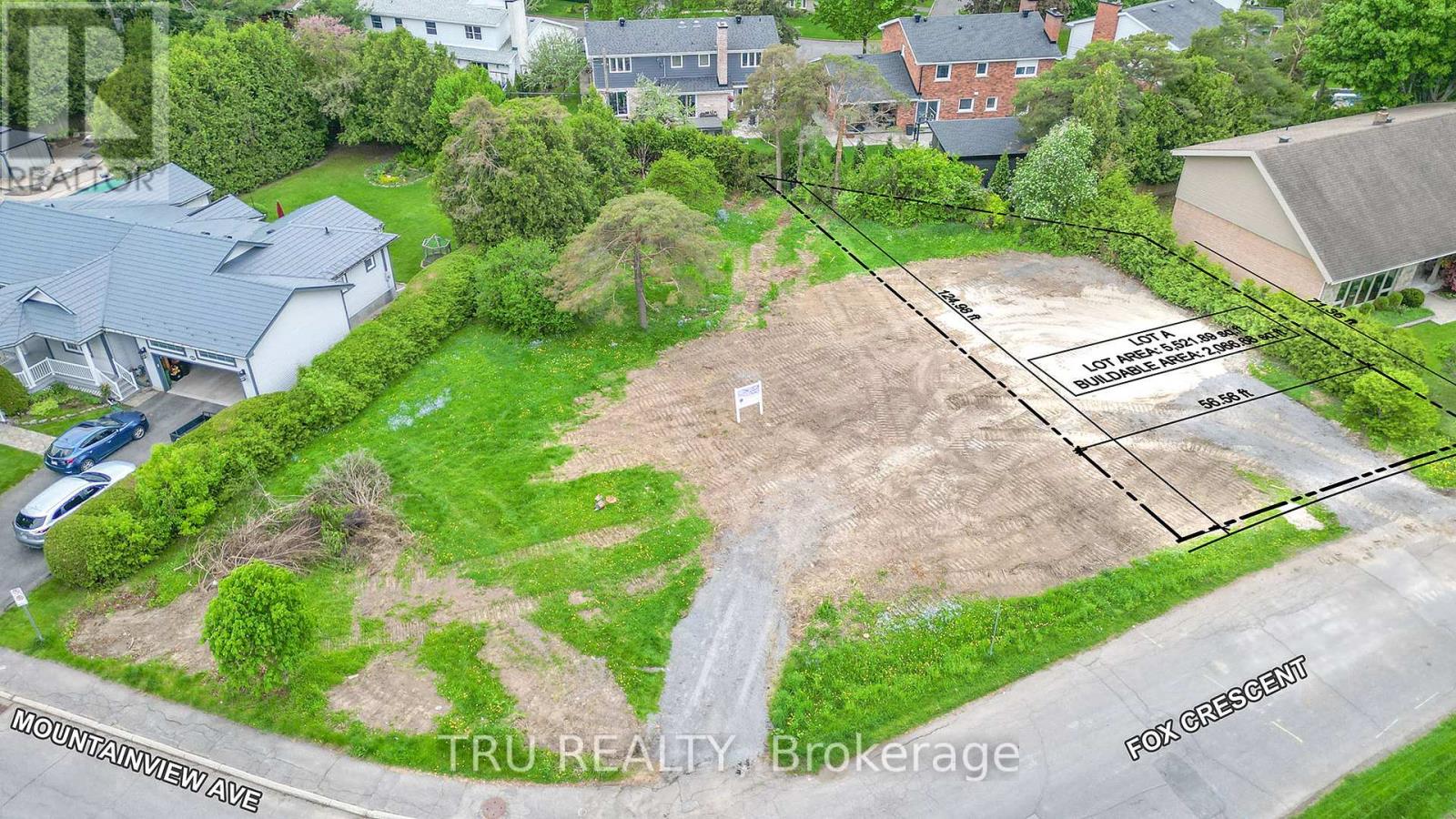 Photo 2 of 2300 Fox Crescent, Ottawa ON