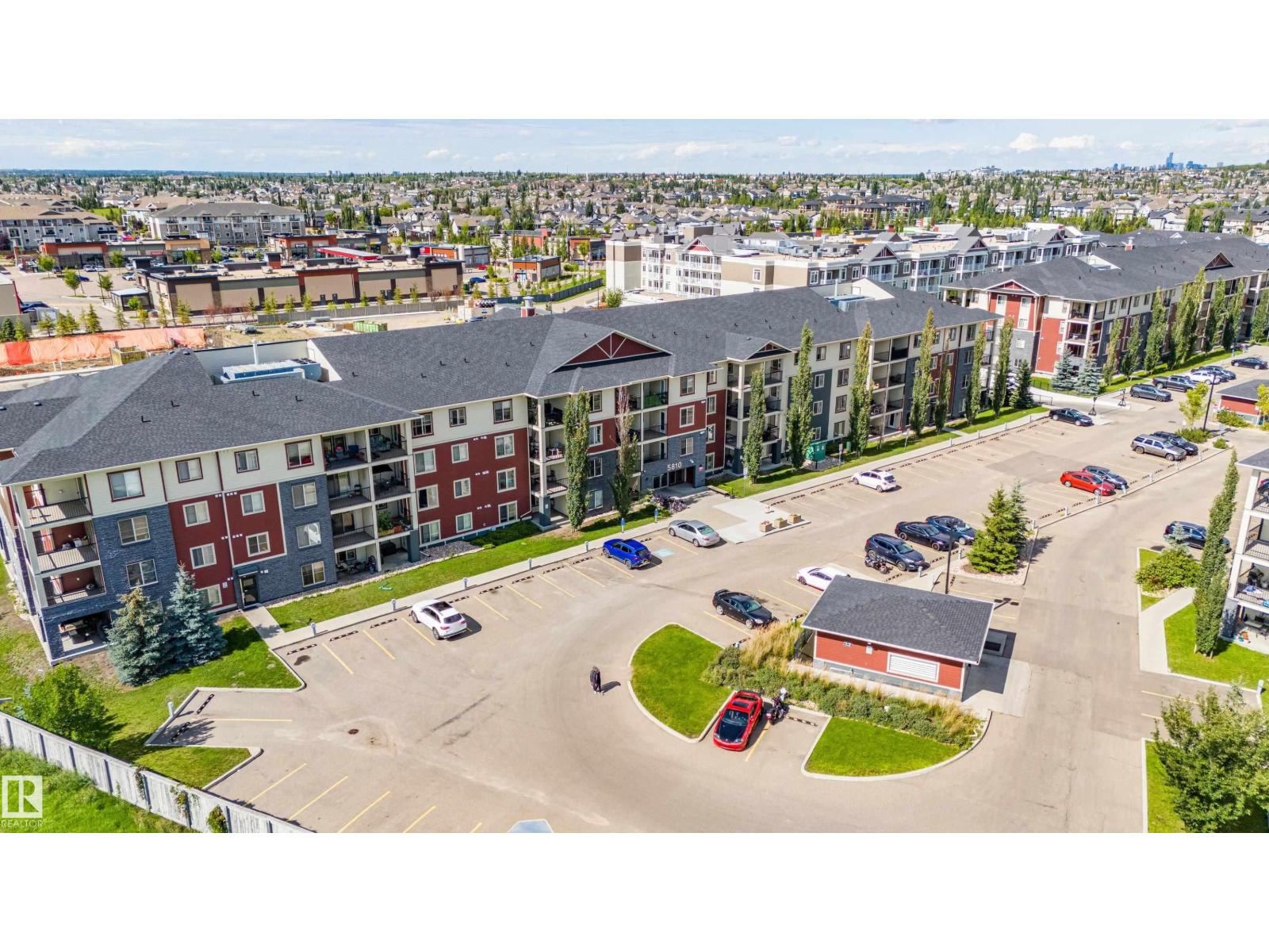 Photo 8 of 108 5810 Mullen Pl Nw, Edmonton AB