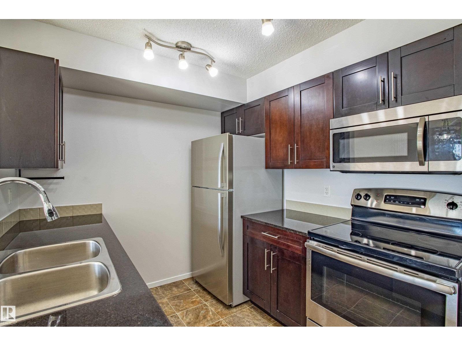 Photo 15 of 108 5810 Mullen Pl Nw, Edmonton AB