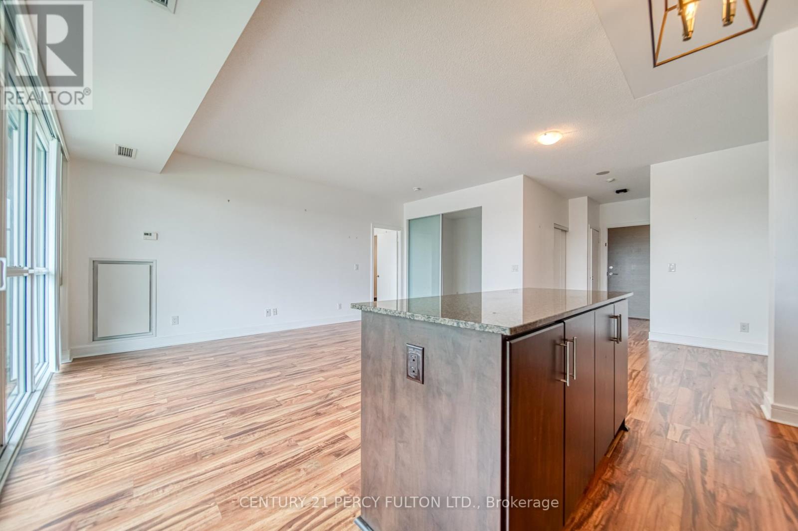 Photo 4 of 504 35 Brian Peck Crescent, Toronto ON