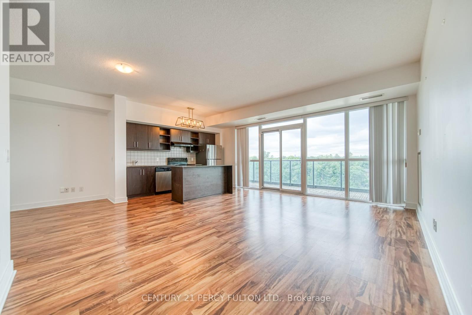 Photo 7 of 504 35 Brian Peck Crescent, Toronto ON
