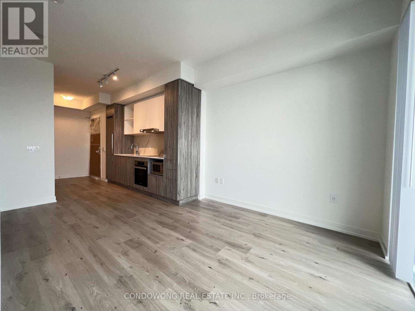 Photo 7 of 6207 138 Downes Street, Toronto ON