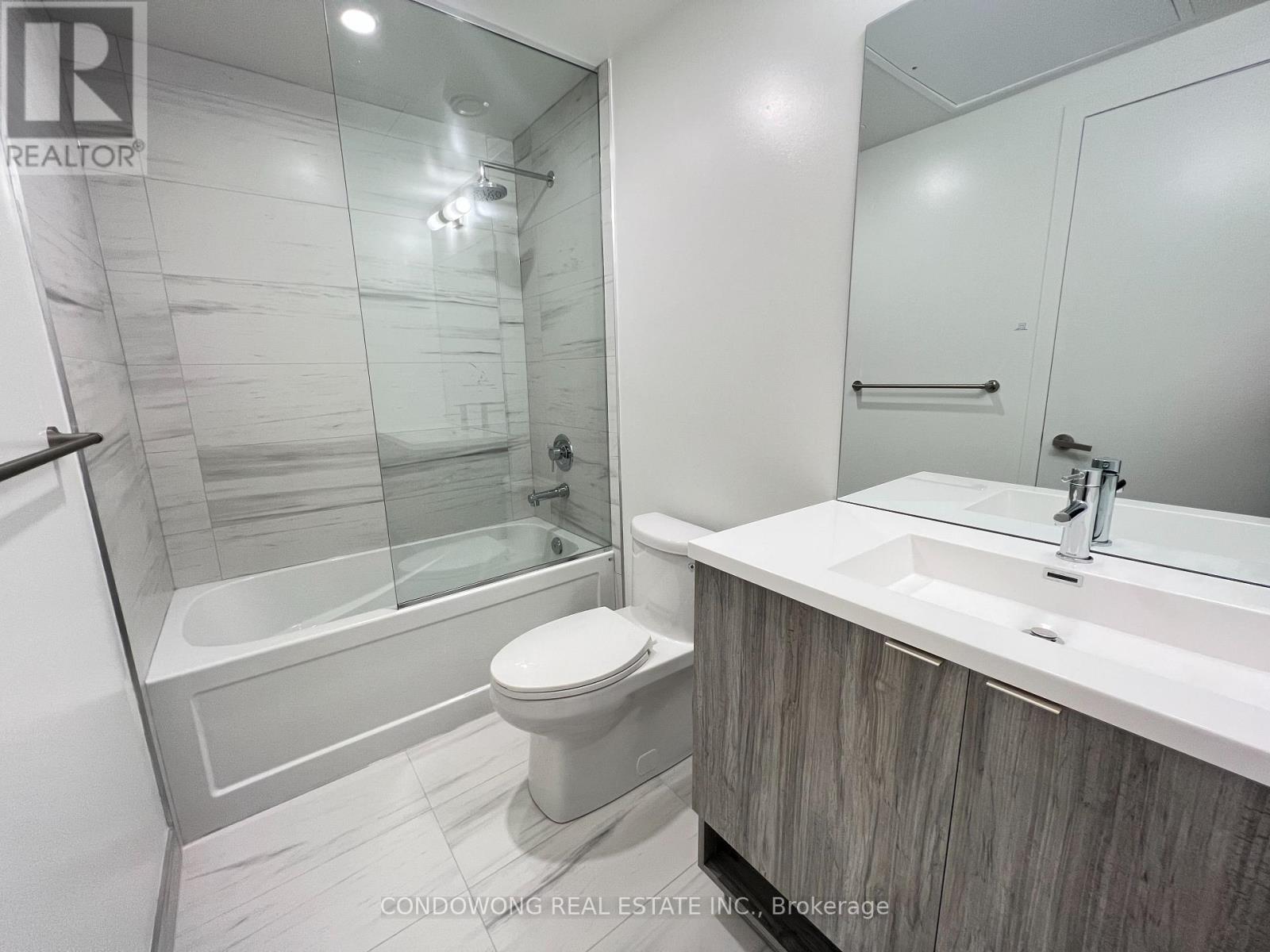 Photo 12 of 6207 138 Downes Street, Toronto ON