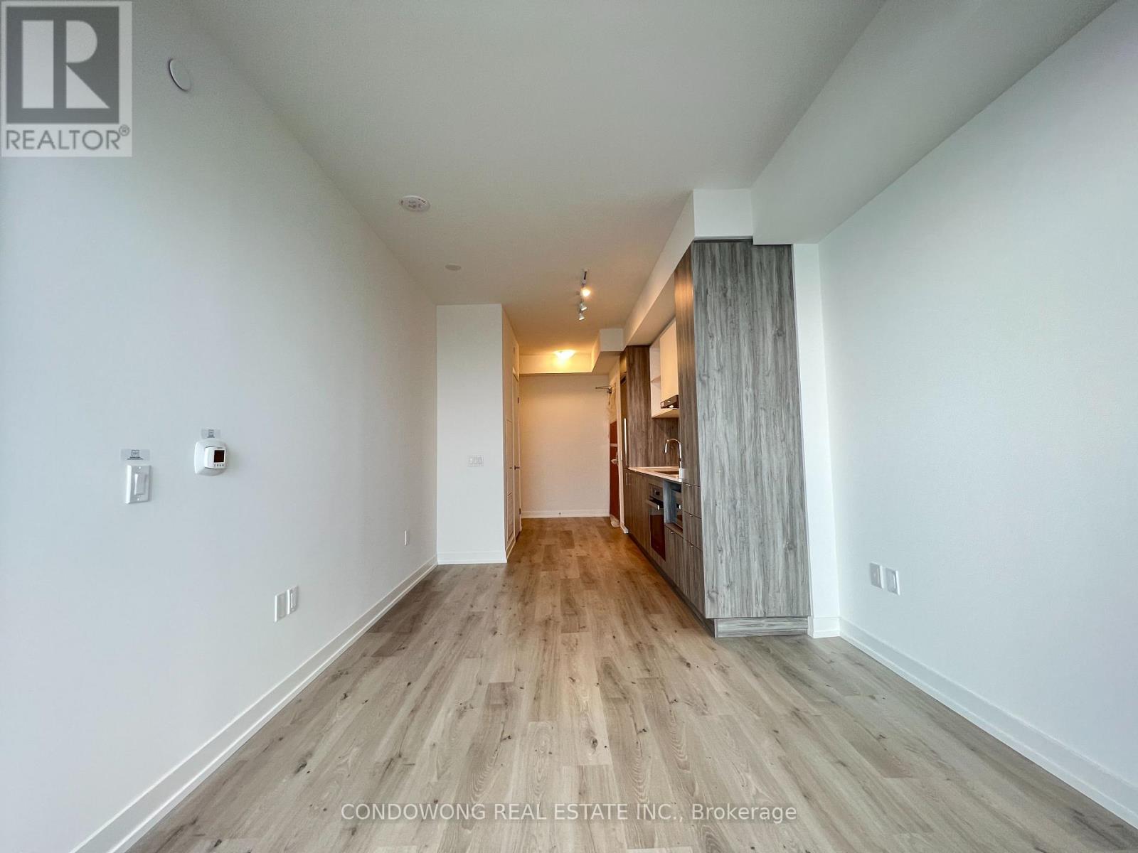 Photo 4 of 6207 138 Downes Street, Toronto ON