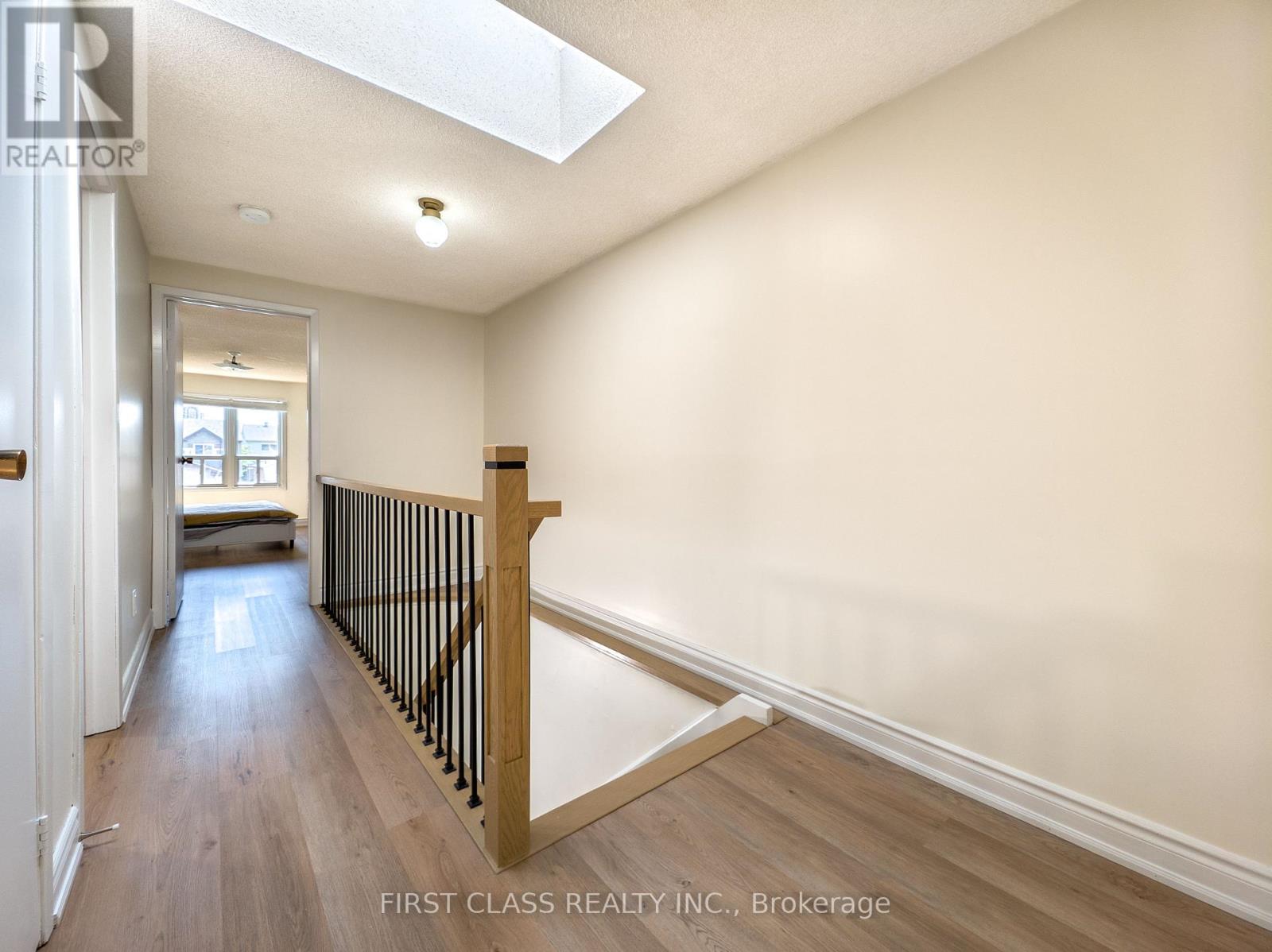 Photo 7 of 25 Overlord Crescent, Toronto ON