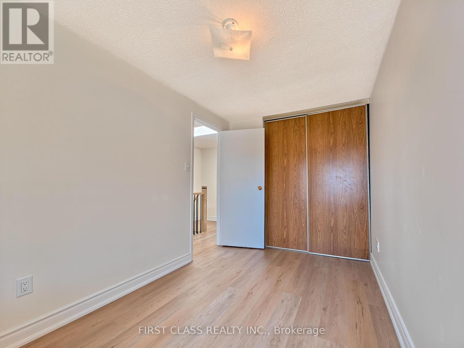 Photo 20 of 25 Overlord Crescent, Toronto ON