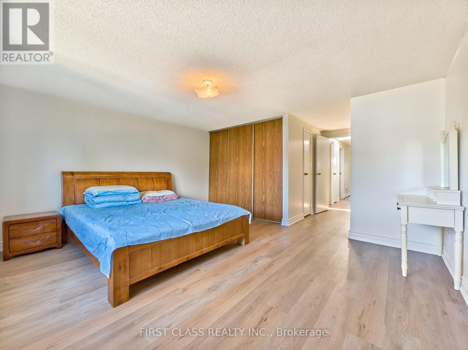 Photo 23 of 25 Overlord Crescent, Toronto ON