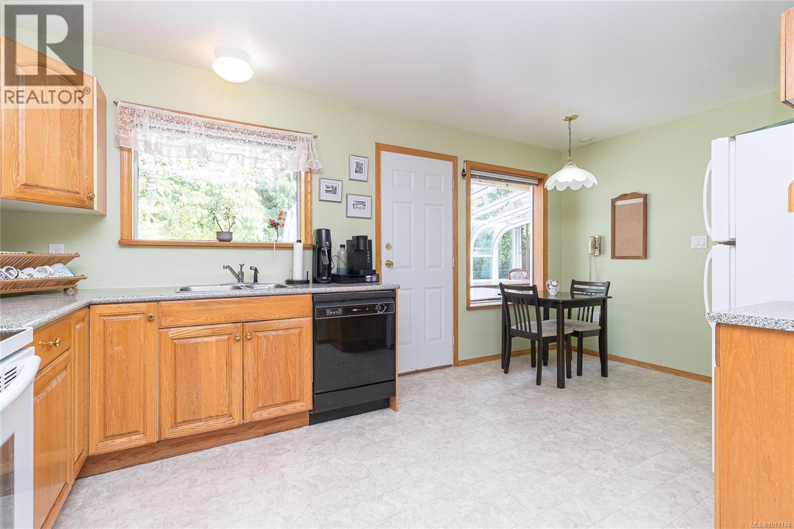 Photo 23 of 667 Goldie Ave, Langford BC