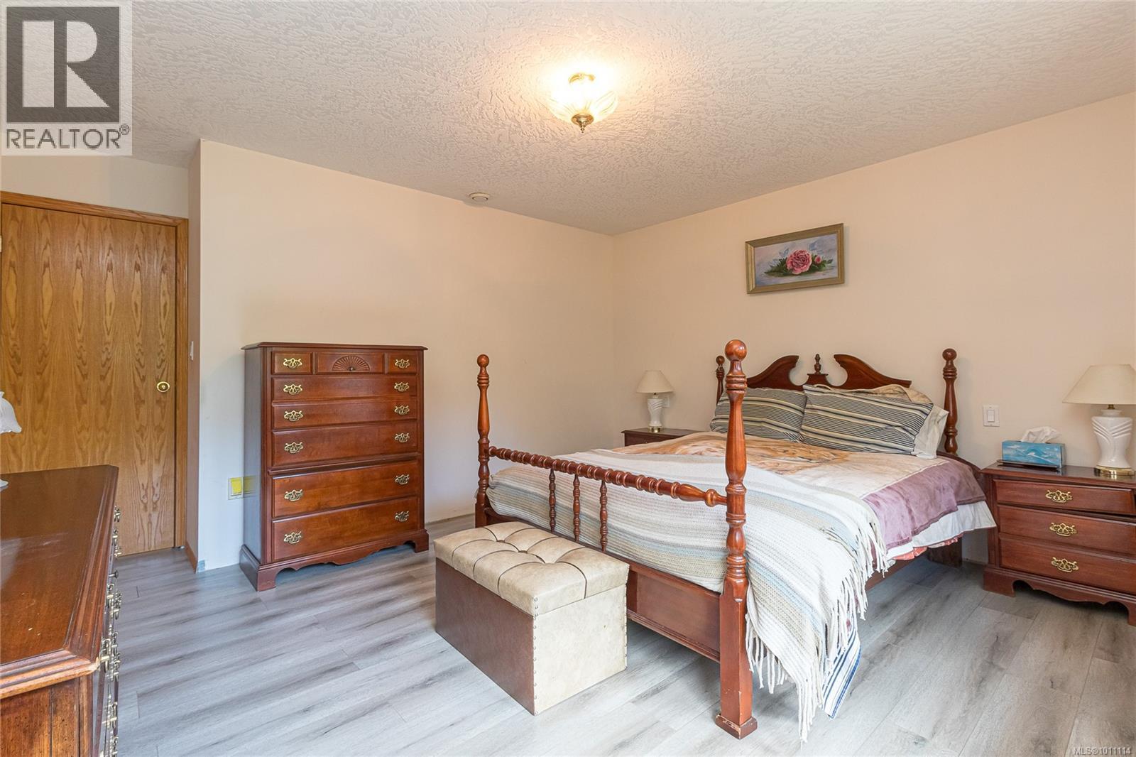 Photo 8 of 667 Goldie Ave, Langford BC