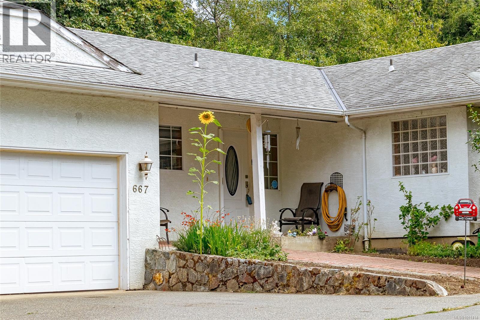 Photo 12 of 667 Goldie Ave, Langford BC