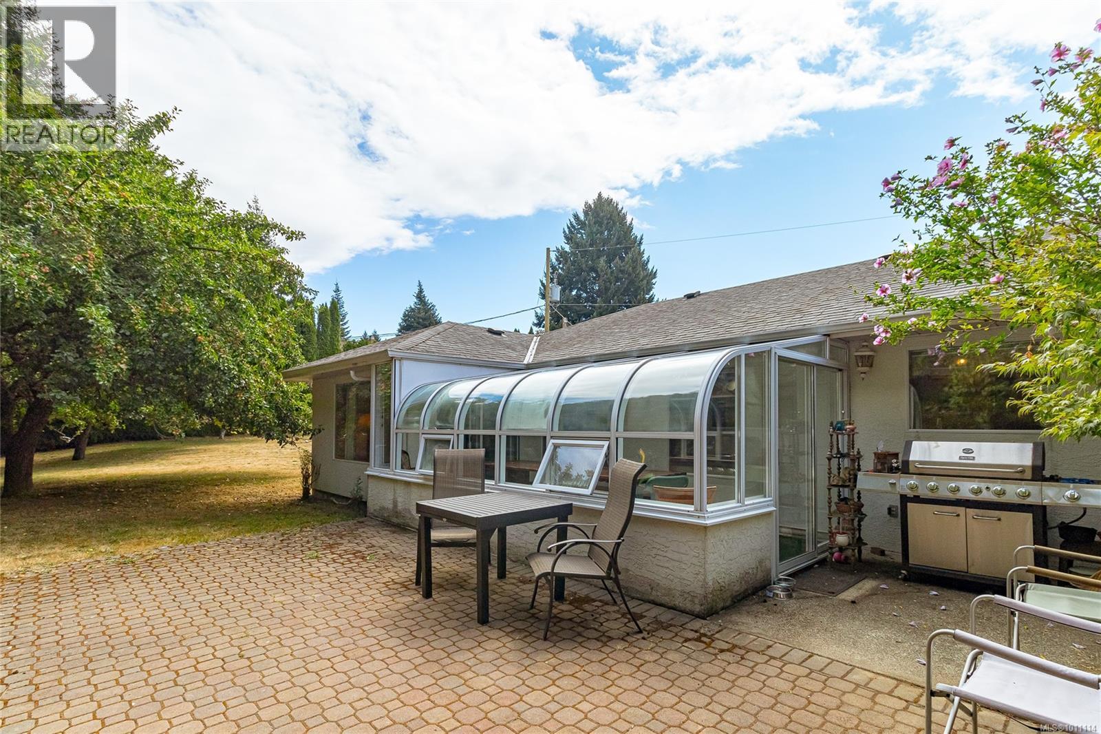 Photo 4 of 667 Goldie Ave, Langford BC